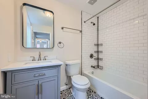 Bath - 2024 E Baltimore St E, Baltimore, MD 21231 photo 2 of 3