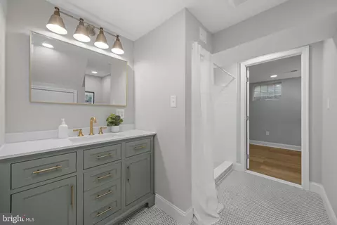 Bath - 5306 Brabant Rd, Baltimore, MD 21229 photo 3 of 3