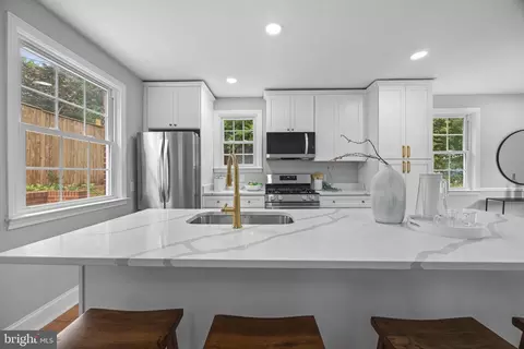 Kitchen - 5306 Brabant Rd, Baltimore, MD 21229 photo 2 of 5