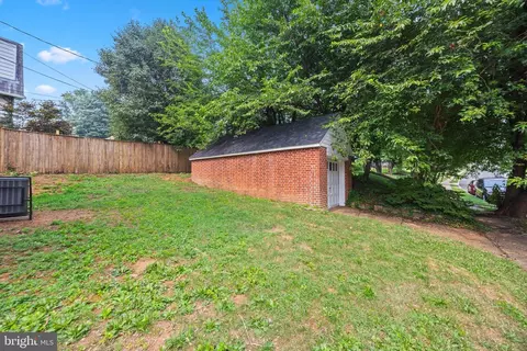 Exterior - 5306 Brabant Rd, Baltimore, MD 21229 photo 5 of 8