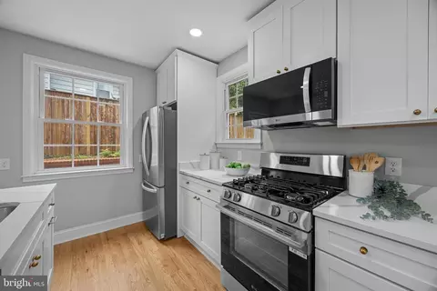 Kitchen - 5306 Brabant Rd, Baltimore, MD 21229 photo 5 of 5