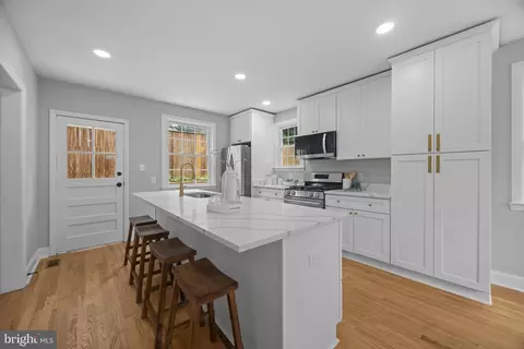 Kitchen - 5306 Brabant Rd, Baltimore, MD 21229 photo 3 of 5