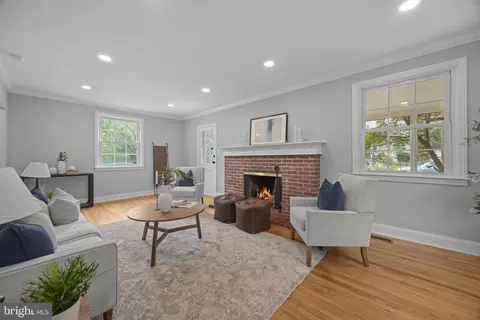 Living - 5306 Brabant Rd, Baltimore, MD 21229 photo 1 of 4