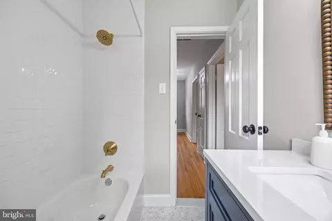 Bath - 5306 Brabant Rd, Baltimore, MD 21229 photo 2 of 3