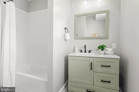 Bath - 5503 Stuart Ave, Baltimore, MD 21215 photo 6 of 8