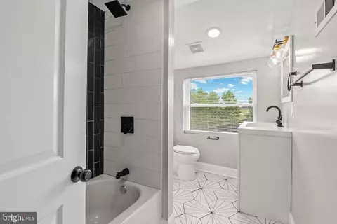 Bath - 5503 Stuart Ave, Baltimore, MD 21215 photo 5 of 8