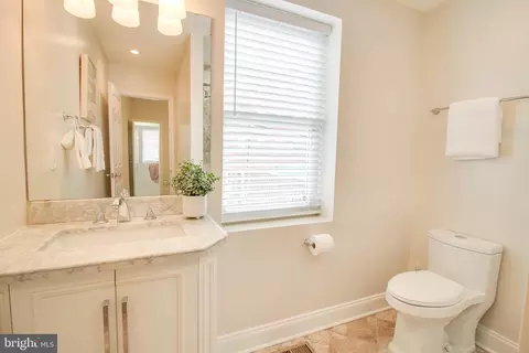 Bath - 934 Binney St, Baltimore, MD 21224 photo 1 of 5