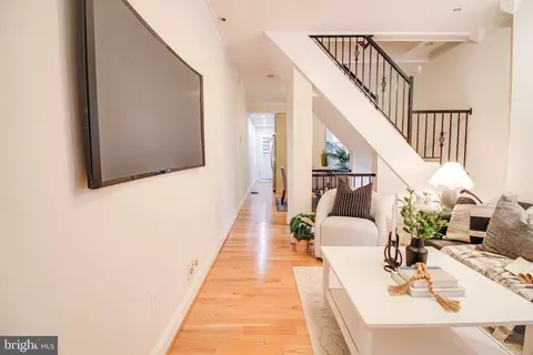 Entry Way - 934 Binney St, Baltimore, MD 21224 photo 1 of 3