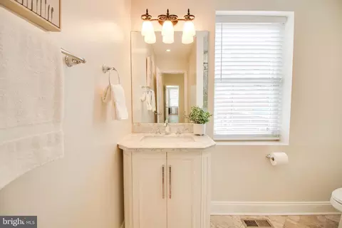 Bath - 934 Binney St, Baltimore, MD 21224 photo 3 of 5
