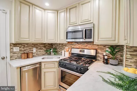Kitchen - 934 Binney St, Baltimore, MD 21224 photo 2 of 4