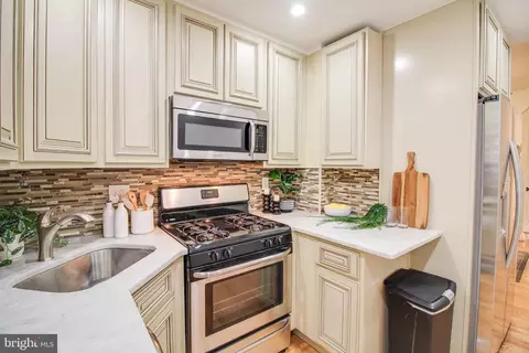 Kitchen - 934 Binney St, Baltimore, MD 21224 photo 3 of 4
