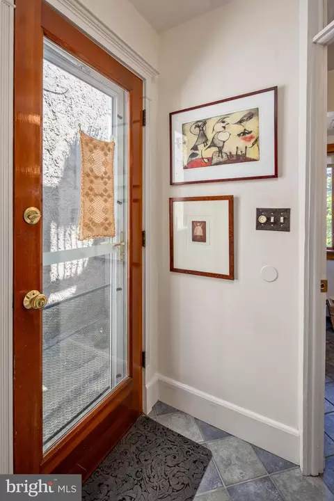 Entry Way - 1141 Riverside Ave, Baltimore, MD 21230 photo 3 of 7