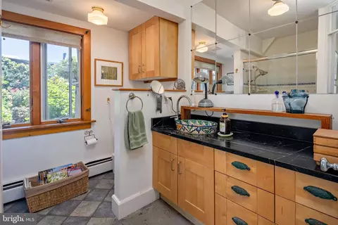 Bath - 1141 Riverside Ave, Baltimore, MD 21230 photo 1 of 4