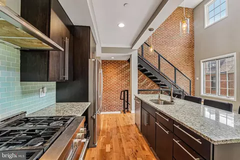 Entry Way - 703 S Durham St, Baltimore, MD 21231 photo 3 of 6