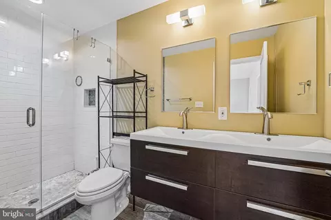 Bath - 703 S Durham St, Baltimore, MD 21231 photo 1 of 2