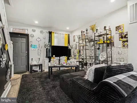 Entry Way - 2517 Robb St, Baltimore, MD 21218 photo 1 of 3