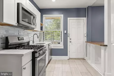 Entry Way - 3534 Overview Rd, Baltimore, MD 21215 photo 7 of 12