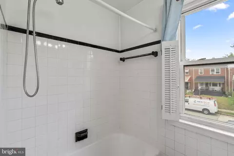 Bath - 1241 Glenhaven Rd, Baltimore, MD 21239 photo 2 of 3