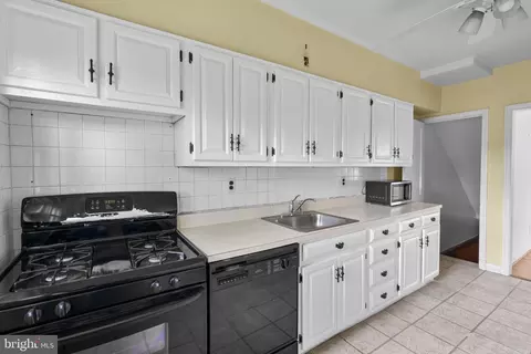 Kitchen - 1241 Glenhaven Rd, Baltimore, MD 21239 photo 2 of 2