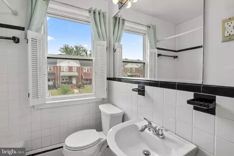 Bath - 1241 Glenhaven Rd, Baltimore, MD 21239 photo 1 of 3