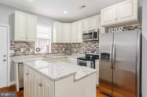 318 E 28th St, Baltimore, MD 21218 photo 3