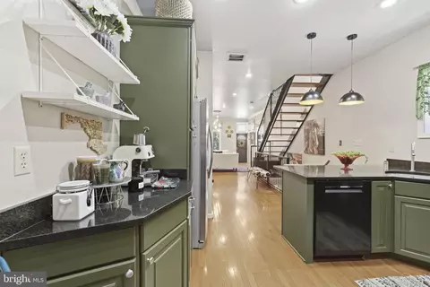 Entry Way - 2 N Clinton St, Baltimore, MD 21224 photo 6 of 13