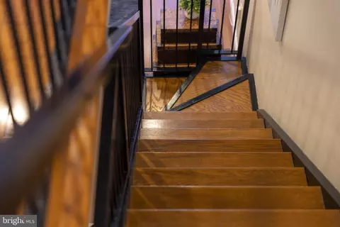Entry Way - 2 N Clinton St, Baltimore, MD 21224 photo 10 of 13