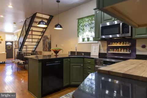 Entry Way - 2 N Clinton St, Baltimore, MD 21224 photo 7 of 13