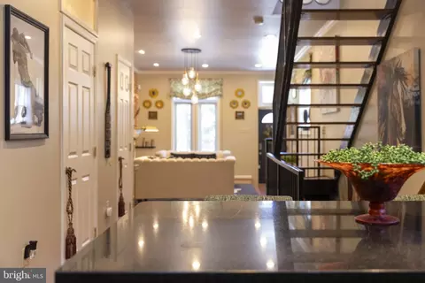 Entry Way - 2 N Clinton St, Baltimore, MD 21224 photo 5 of 13