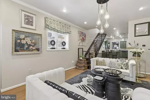 Living - 2 N Clinton St, Baltimore, MD 21224 photo 1 of 2