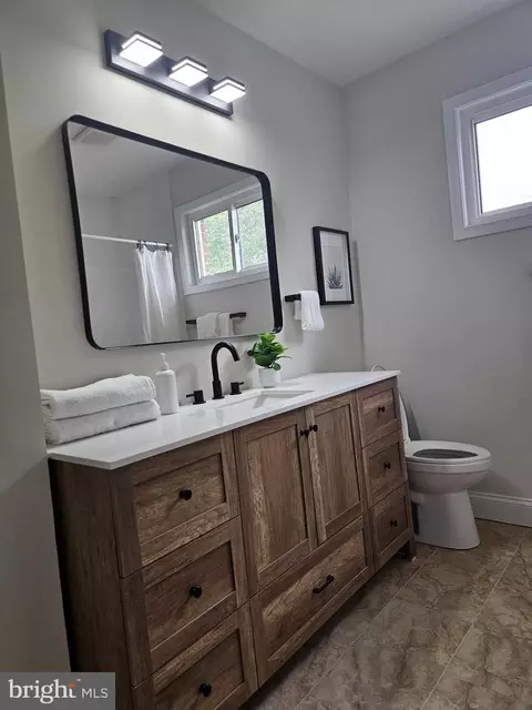 Bath - 5617 Biddison Ave, Baltimore, MD 21206 photo 2 of 6