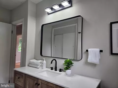 Bath - 5617 Biddison Ave, Baltimore, MD 21206 photo 3 of 6