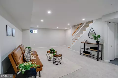 Living - 4806 Greencrest Rd, Baltimore, MD 21206 photo 3 of 7