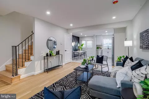 Entry Way - 4806 Greencrest Rd, Baltimore, MD 21206 photo 1 of 2