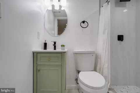 Bath - 4806 Greencrest Rd, Baltimore, MD 21206 photo 3 of 4