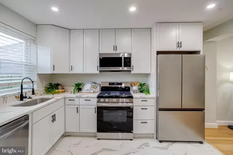 Kitchen - 4806 Greencrest Rd, Baltimore, MD 21206 photo 2 of 3
