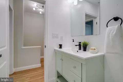 Bath - 4806 Greencrest Rd, Baltimore, MD 21206 photo 2 of 4