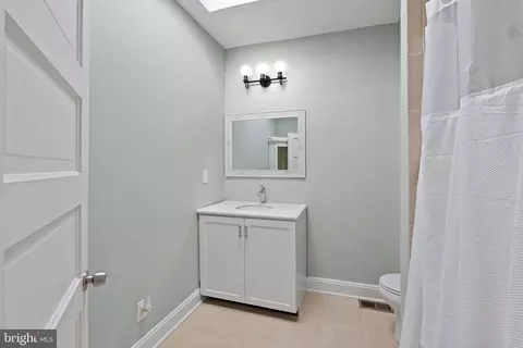 621 E 36th St, Baltimore, MD 21218 photo 21