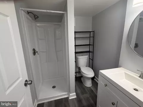 Bath - 3707 Mactavish Ave, Baltimore, MD 21229 photo 3 of 3