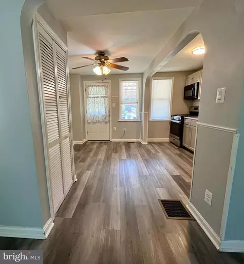 Entry Way - 3707 Mactavish Ave, Baltimore, MD 21229 photo 2 of 5