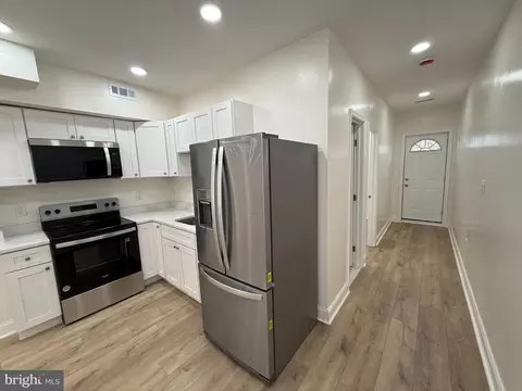 Entry Way - 2720 E Biddle St, Baltimore, MD 21213 photo 3 of 8