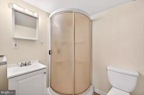 Bath - 624 Wyeth St, Baltimore, MD 21230 photo 1 of 3