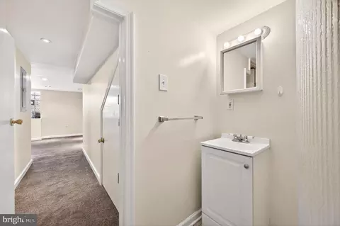 Bath - 624 Wyeth St, Baltimore, MD 21230 photo 2 of 3