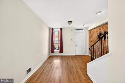 Living - 624 Wyeth St, Baltimore, MD 21230 photo 1 of 4