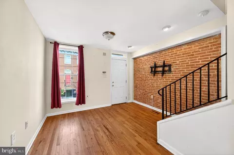 Living - 624 Wyeth St, Baltimore, MD 21230 photo 2 of 4