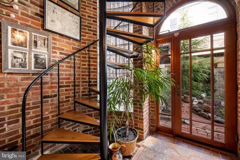 Entry Way - 1807 Lancaster St, Baltimore, MD 21231 photo 5 of 9