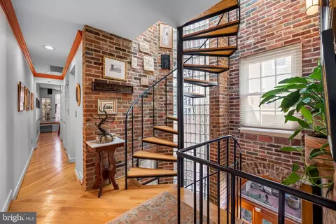 Entry Way - 1807 Lancaster St, Baltimore, MD 21231 photo 6 of 9