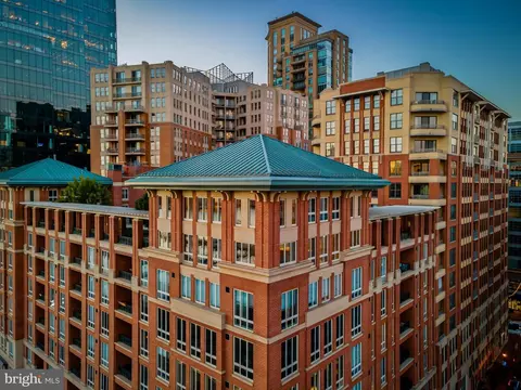 717 President St #PH 802, Baltimore, MD 21202