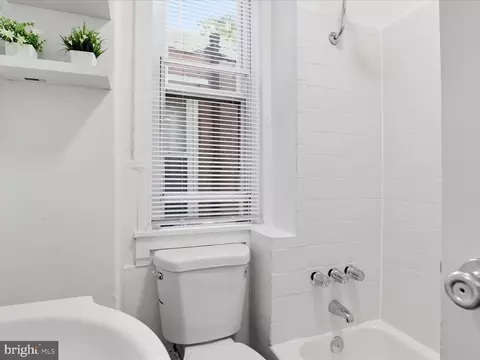 Bath - 509 Laurens St, Baltimore, MD 21217 photo 1 of 2