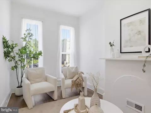 Living - 509 Laurens St, Baltimore, MD 21217 photo 2 of 2